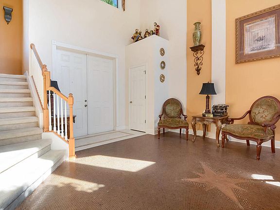 3rd image of 2982 Glenridge Cir