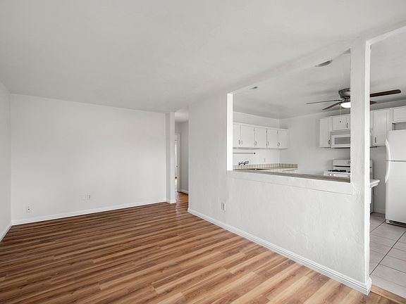 3rd image of 4566 Marlborough Dr