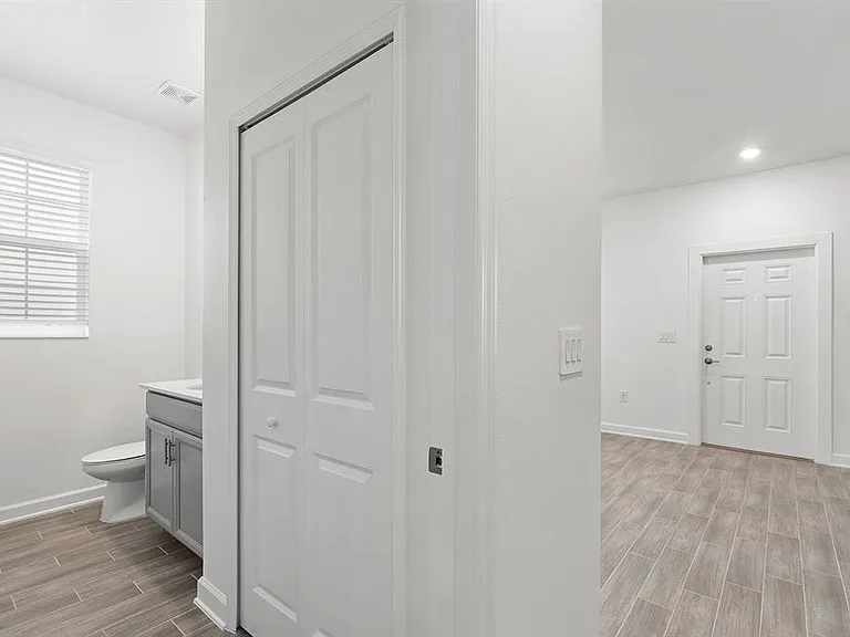3039 Ella Way — Photo 7