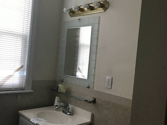 3rd image of 107 Russell St