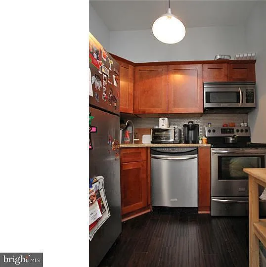 2 bed, 1.5 bath, 951 sqft, $1,650 — Photo 2