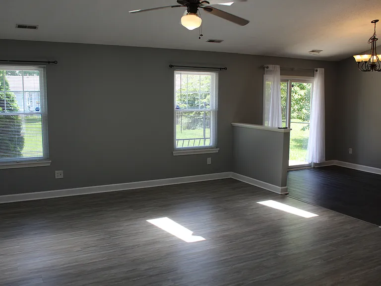 612 Woodfield Cir — Photo 5