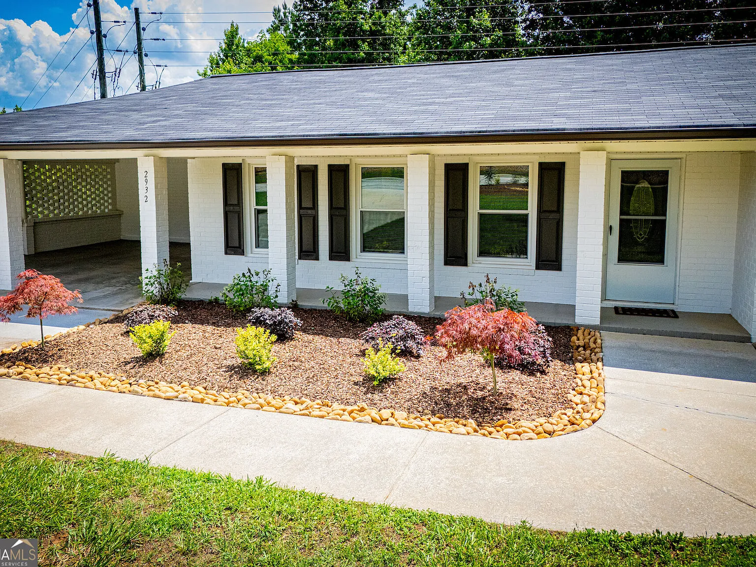 3 bed, 2.0 bath, 3316 sqft, $2,300 — Photo 2