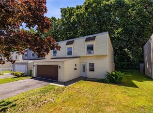 27 Inverness Ln, Middletown, CT 06457