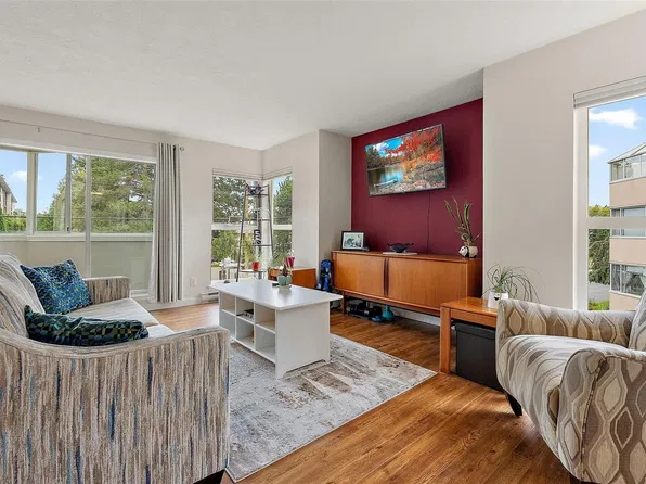 40 Gorge Rd W #219, Saanich, BC V9A 1L8