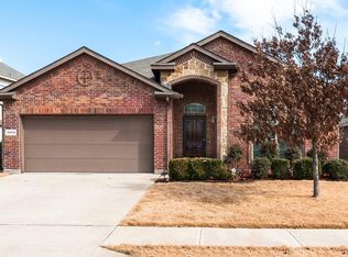 10916 Middleglen Rd, Fort Worth, TX 76052