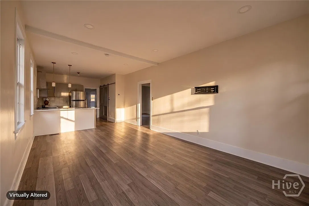 4 bed, 2.0 bath, 1386 sqft, $2,400 — Photo 4