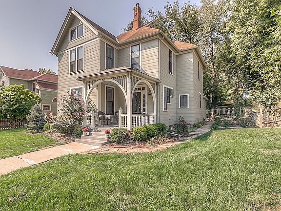 Impressive home w/fence yard