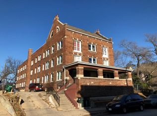 110 E 40th St APT 206, Kansas City, MO 64111