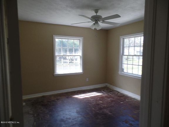 5th image of 3049 2nd St Cir