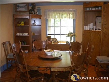 dining room with hardwood oak floor