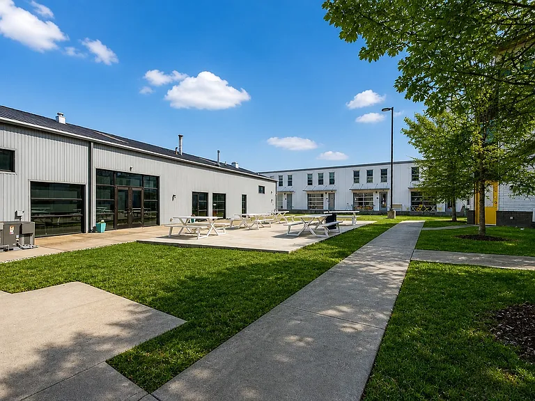 400 Herron Dr #21 — Photo 41