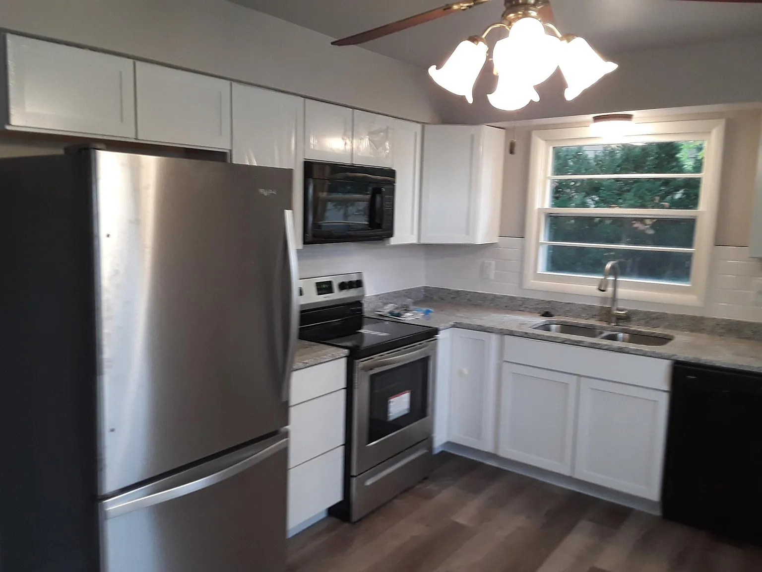 3 bed, 1904 sqft, $1,850 — Photo 2