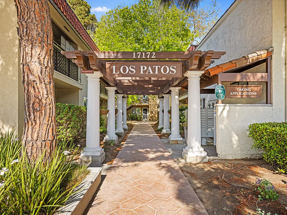 Los Patos Apartments