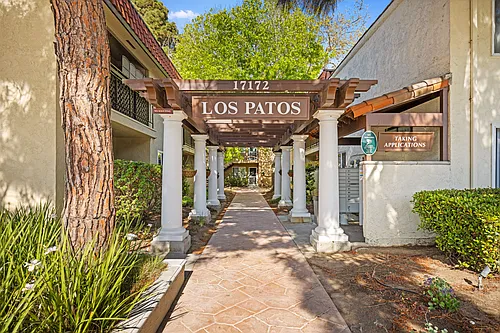 Los Patos Apartments Photo 1