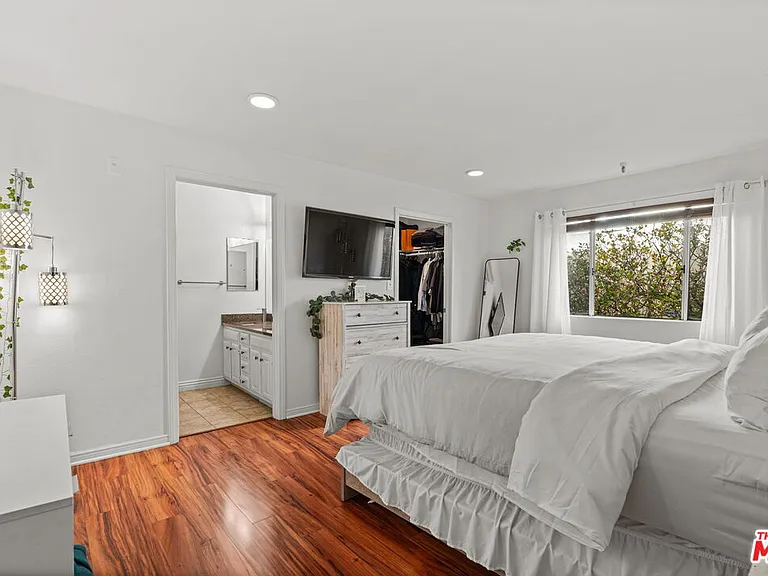 11907 Darlington Ave #101 — Photo 9