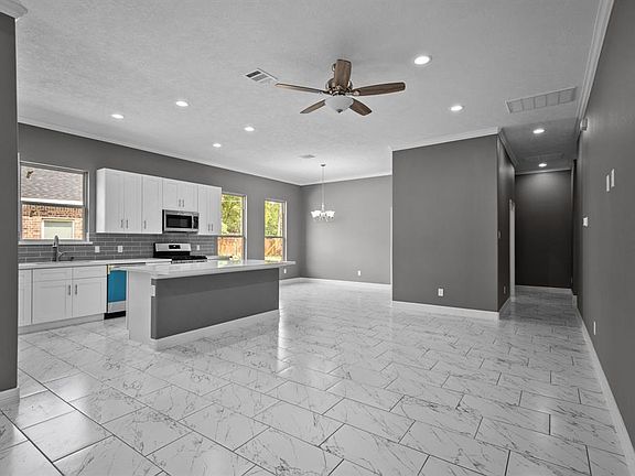 5th image of 2942 Lake Breeze Ln