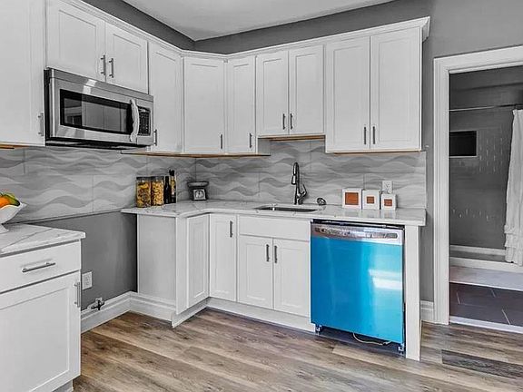 4th image of 1-484 W Utica St #1