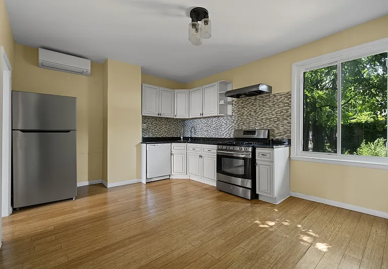 6 Rademan Pl — Photo 5