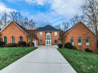 205 Wedgewood Dr, Lenoir City, TN 37772