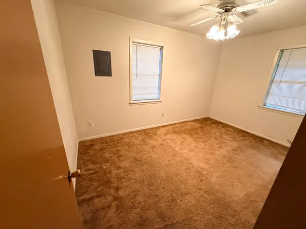 222 Lockhart St, Pittsburg, TX 75686