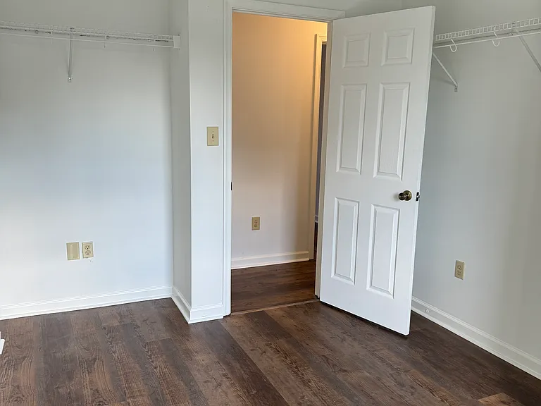 554 Hand Ave — Photo 17