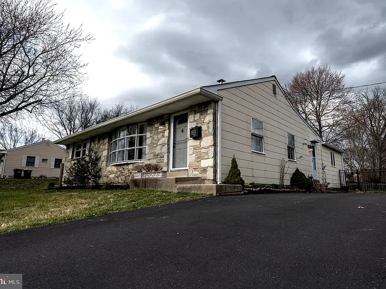 2597 Carrell Ln — Photo 1