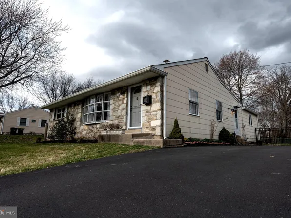2597 Carrell Ln, Willow Grove, PA 19090