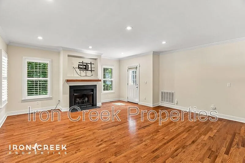 3 bed, 2.5 bath, 2143 sqft, $3,150 — Photo 3