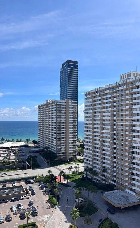1 bed, 1.0 bath, 798 sqft, $2,260 — Photo 2