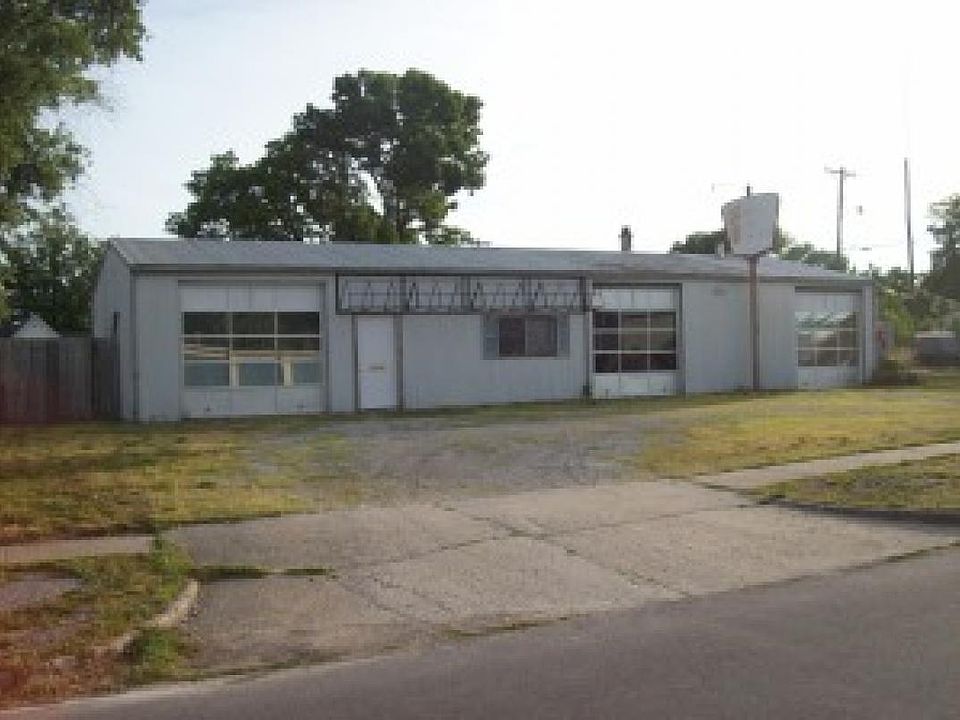 2nd image of 321 Clay St