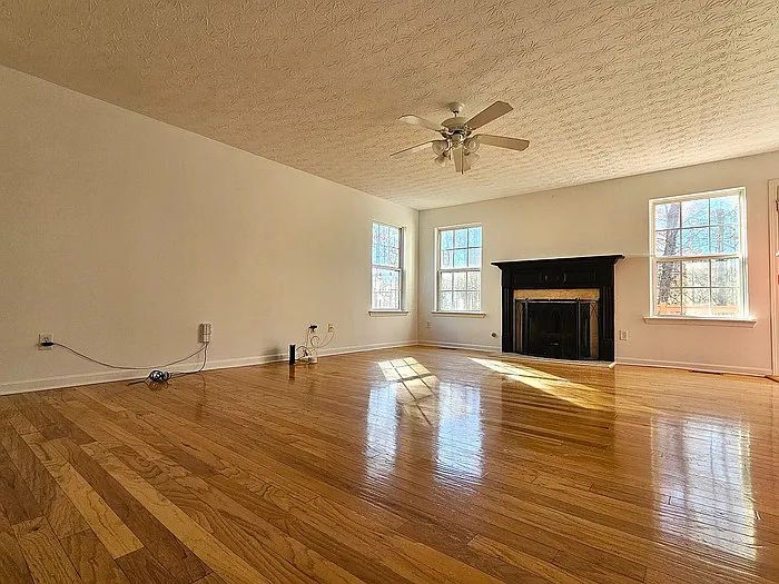 875 Roxfield Ct
