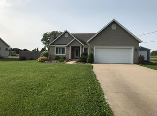 9912 E North Shore Dr, Effingham, IL 62401
