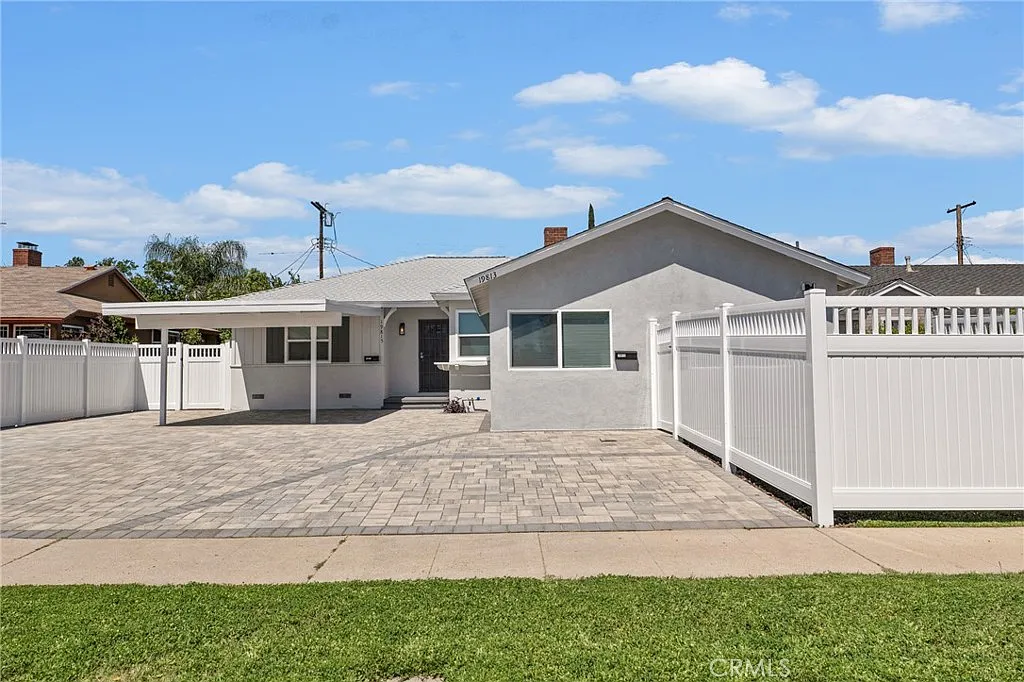 3 bed, 1386 sqft, $3,799 — Photo 2