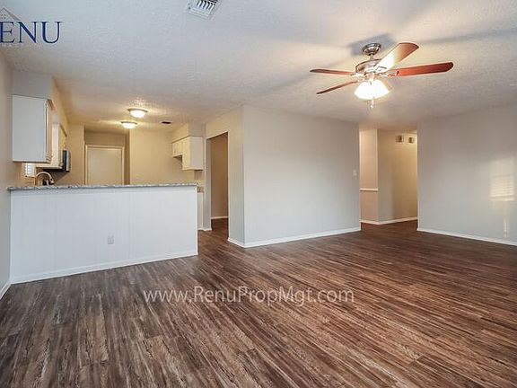 4th image of 4909 Crestway Dr