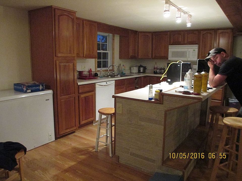 2nd image of 919 Mounts Rd