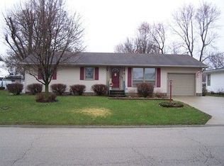 9 N Lakewood Dr, Effingham, IL 62401
