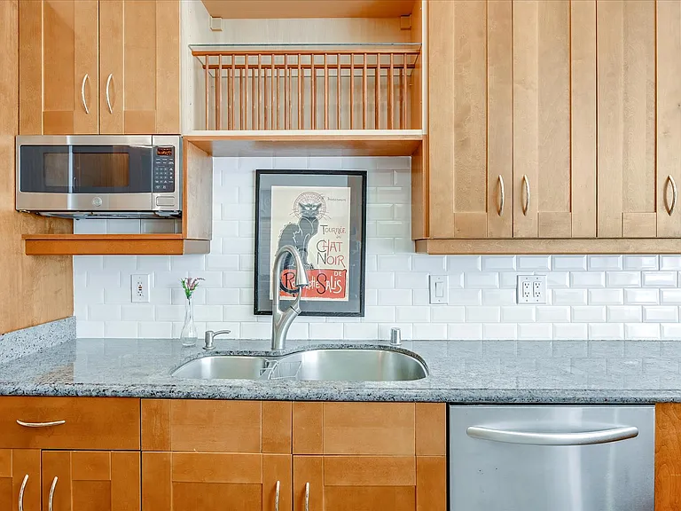525 Liberty St — Photo 13
