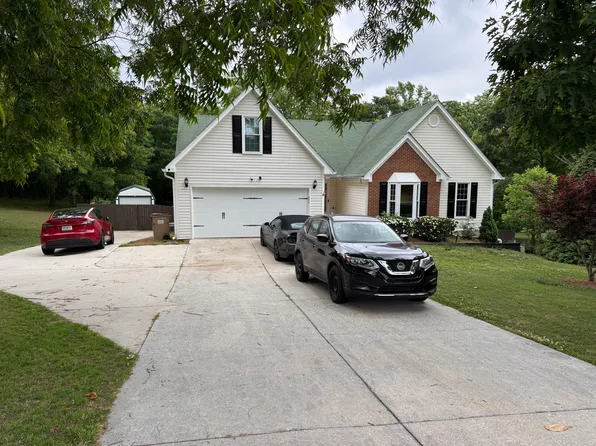 1426 Wyntercreek Dr, Hoschton, GA 30548
