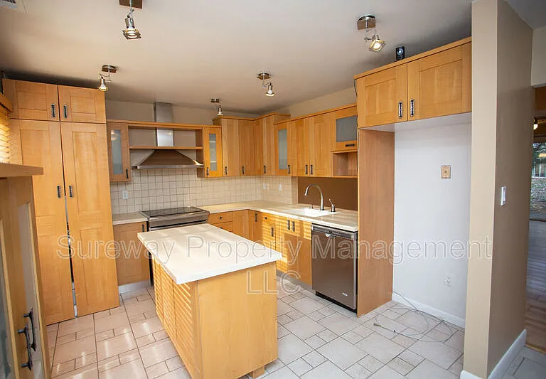 1145 Golden Pond Ct — Photo 2