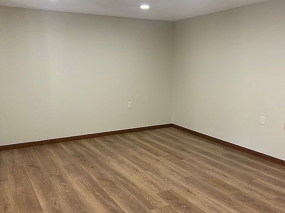 4th image of 302 Oak Hill Dr