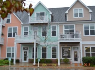 1697 Town Center St, Aurora, IL 60504