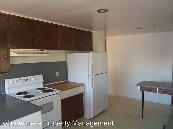 2nd image of 223 SE Valley Dr #C