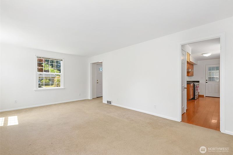 5th image of 2926 Hawthorne Place SE