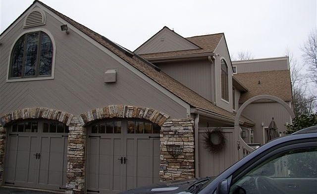 Side 3 car garage view