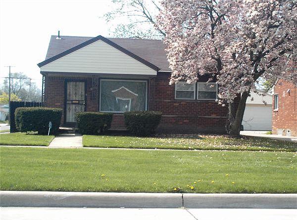 Front View 19601 Appleton