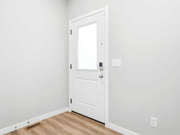 5th image of 132 W Highview Gate SE