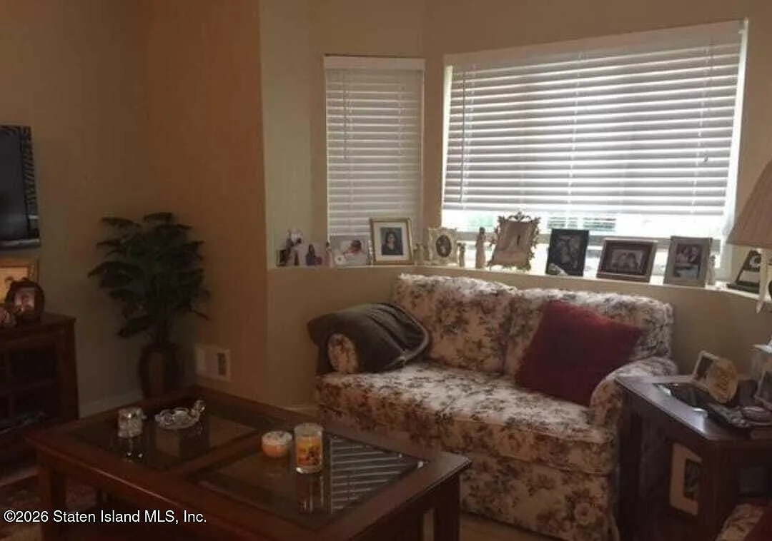 1 bed, 1.0 bath, 4403 sqft, $1,575 — Photo 2