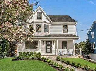 5 Senate Pl, Larchmont, NY 10538