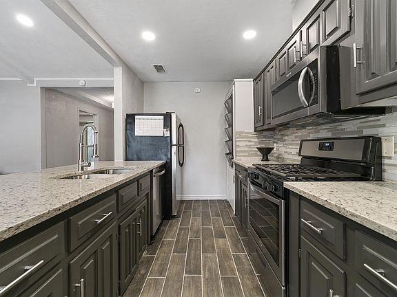 2nd image of 1118 Hanna Cir #1E-626091